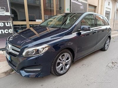 Usata Mercedes B180 AMG 110 CV (80 kW) 2017 Blu Monovolume