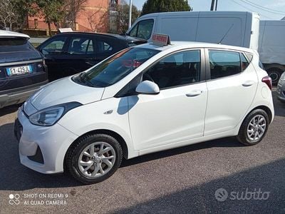 Usata Hyundai i10 66 CV (48 kW) 2022 Bianco Utilitaria