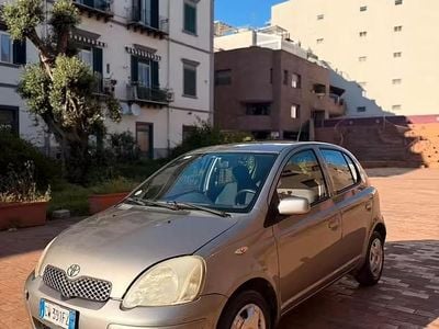 Usata Toyota Yaris 65 CV (47 kW) 2005 Grigio Berlina
