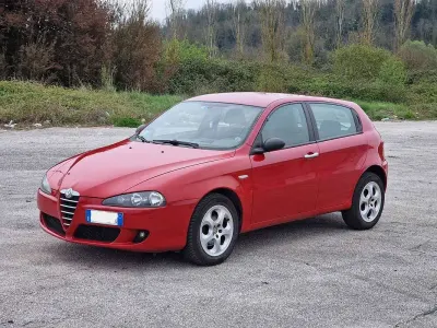 Usata Alfa Romeo 147 Progression 120 CV (88 kW) 2006 Rosso Utilitaria