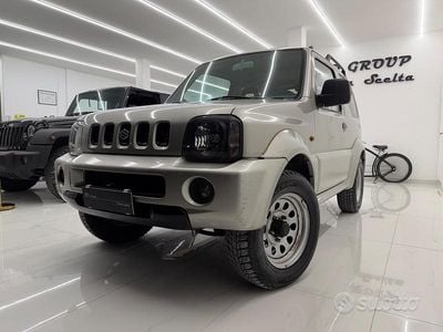 Usata Suzuki Jimny 86 CV (63 kW) 2005 Grigio SUV