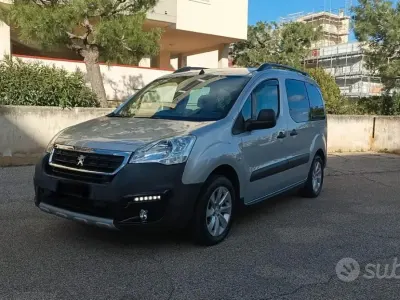 Usata Peugeot Partner Tepee Outdoor 99 CV (72 kW) 2018 Grigio Monovolume