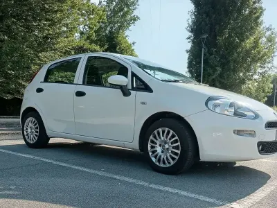 Usata Fiat Grande Punto Street 69 CV (50 kW) 2015 Bianco Utilitaria