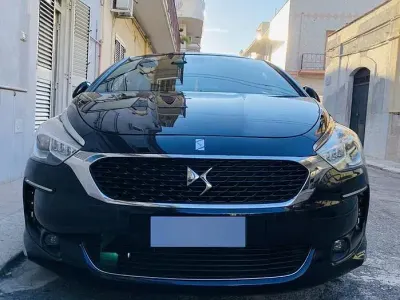 Usata DS Automobiles DS5 Sport Chic 181 CV (133 kW) 2016 Blu Utilitaria
