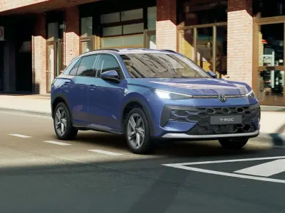 Nuova VW T-Roc Life 150 CV (110 kW) 2026 Celestial blue metallizzato SUV