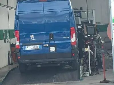 Usata Peugeot Boxer 131 CV (96 kW) 2018 Bluazzurro Furgone