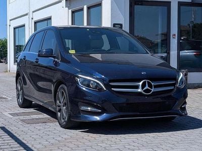 Usata Mercedes B180 Premium 122 CV (89 kW) 2018 Blu/azzurro Monovolume