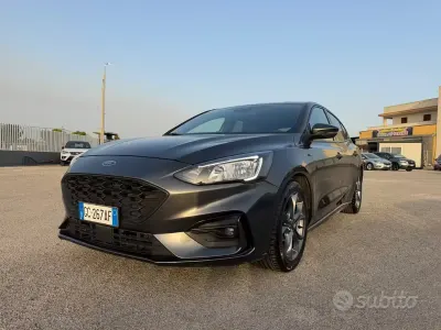 Usata Ford Focus ST-Line 120 CV (88 kW) 2020 Grigio Berlina