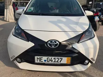 Usata Toyota Aygo X-clusiv 69 CV (50 kW) 2015 Bianco Utilitaria