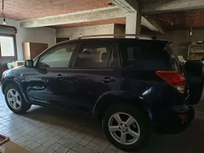 Usata Toyota RAV4 Luxury 177 CV (130 kW) 2006 Blu/azzurro SUV