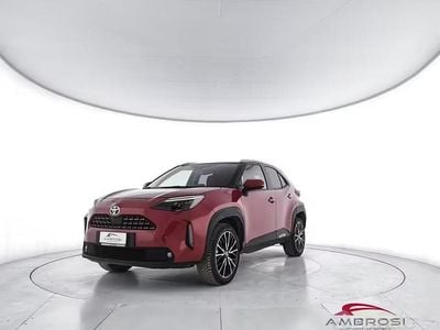 Usata Toyota Yaris Hybrid Lounge 92 CV (67 kW) 2022 Rosso