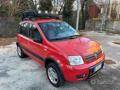Usata Fiat Panda 4x4 69 CV (50 kW) 2005 Rosso Utilitaria