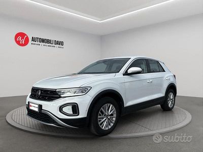 Usata VW T-Roc Life 110 CV (80 kW) 2023 Bianco SUV