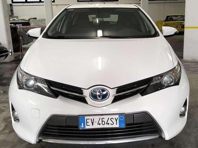 Usata Toyota Auris Hybrid Active 99 CV (72 kW) 2014 Bianco Berlina