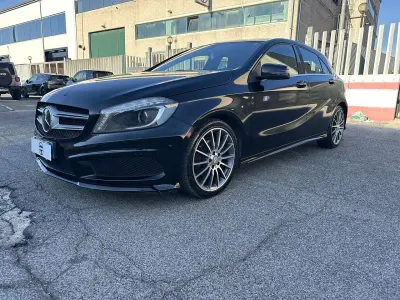 Usata Mercedes A180 Premium 109 CV (80 kW) 2015 Nero Utilitaria