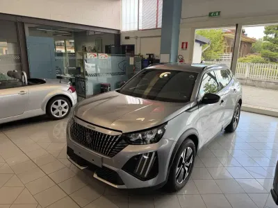 Usata Peugeot 2008 Allure 102 CV (75 kW) 2024 Grigio SUV