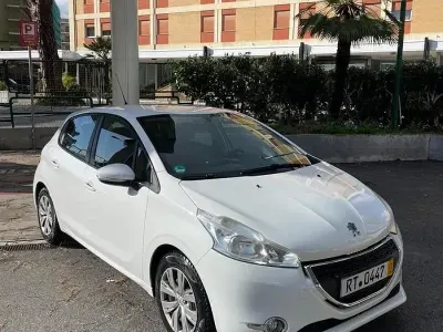 Usata Peugeot 208 82 CV (60 kW) 2013 Bianco Utilitaria