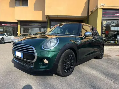 Begagnad Mini Cooper D 116 HK (85 kW) 2016 Grön Halvkombi