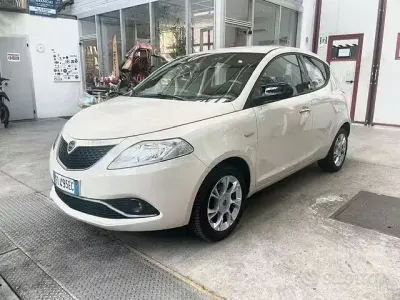 Usata Lancia Ypsilon S 69 CV (50 kW) 2018 Beige Utilitaria