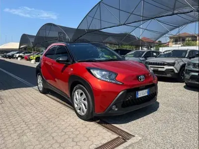 Usata Toyota Aygo X Trend 72 CV (52 kW) 2022 Rosso SUV