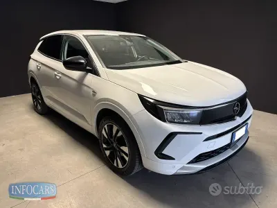 Usata Opel Grandland X Business Elegance 131 CV (96 kW) 2023 Bianco pastello SUV