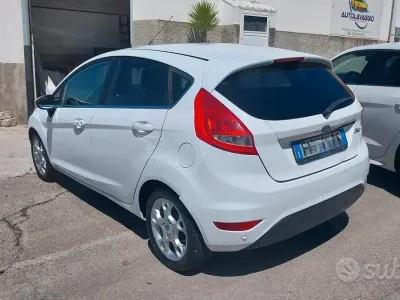 Usado Ford Fiesta 70 HP (51 kW) 2011 Branco Sedan
