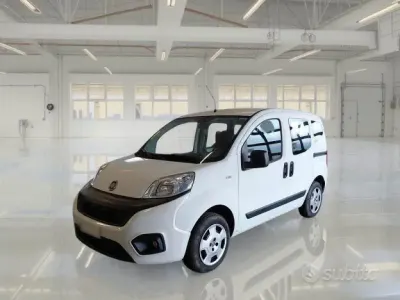 Usata Fiat Qubo Easy 77 CV (56 kW) 2018 Bianco pastello Monovolume
