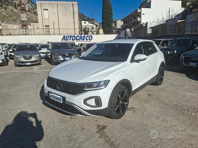 Usata VW T-Roc Life 110 CV (80 kW) 2023 Bianco SUV