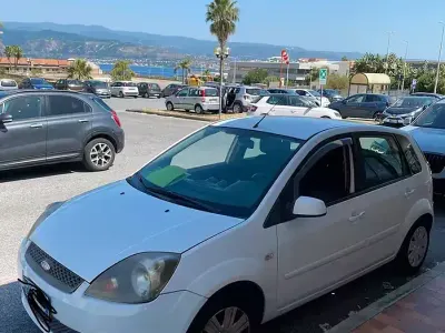 Usata Ford Fiesta 58 CV (42 kW) 2007 Bianco Utilitaria