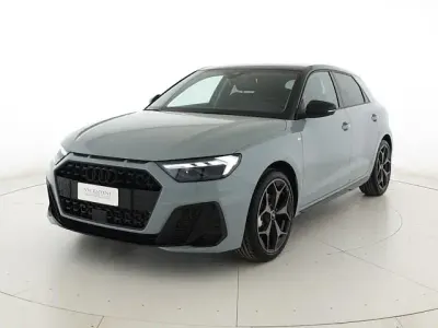Nuova Audi A1 Sportback Ambiente 116 CV (85 kW) 2026 Grigio freccia perla nero mito metallizzato Utilitaria