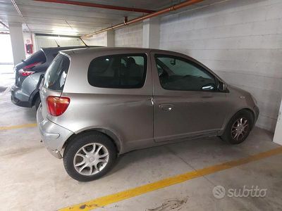 Usata Toyota Yaris 2004 Grigio Berlina