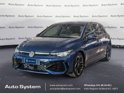 Usata VW Golf VIII R-line Plus 150 CV (110 kW) 2025 Anemone blue Utilitaria