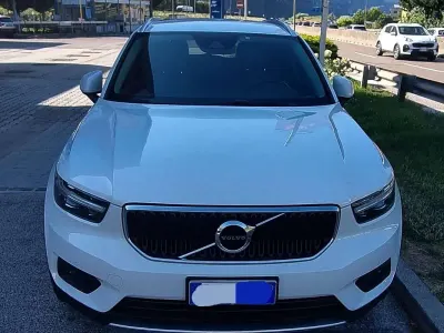 Usata Volvo XC40 Momentum 150 CV (110 kW) 2020 Bianco SUV