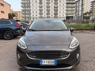 Usata Ford Fiesta Titanium 86 CV (63 kW) 2018 Grigio Utilitaria