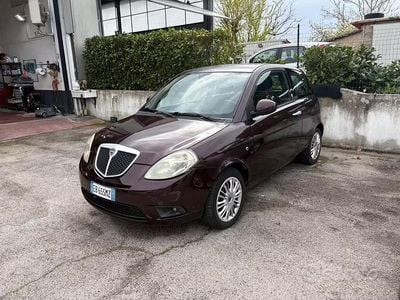 Usata Lancia Ypsilon 77 CV (56 kW) 2010 Viola Utilitaria