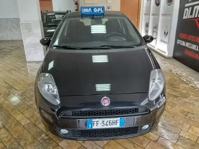 Usado Fiat Punto Lounge 77 CV (56 kW) 2016 Negro Utilitario