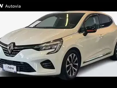 Begagnad Renault Clio V Techno 145 HK (106 kW) 2023 Vit Sedan