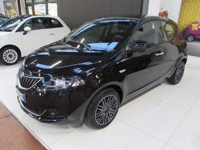 Usata Lancia Ypsilon Gold 70 CV (51 kW) 2021 Nero Utilitaria