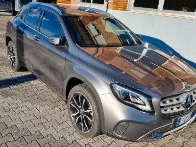 Usata Mercedes GLA200 136 CV (100 kW) 2018 Grigio SUV