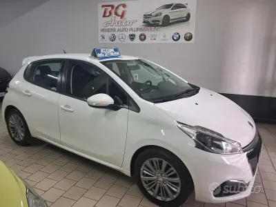 Usata Peugeot 208 Allure 75 CV (55 kW) 2017 Bianco Utilitaria