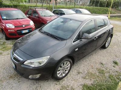 Usata Opel Astra 110 CV (80 kW) 2011 Grigio Berlina