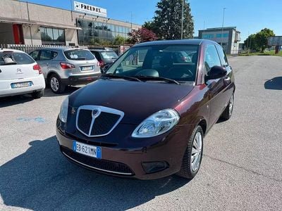 Usata Lancia Ypsilon 75 CV (55 kW) 2010 Viola Utilitaria