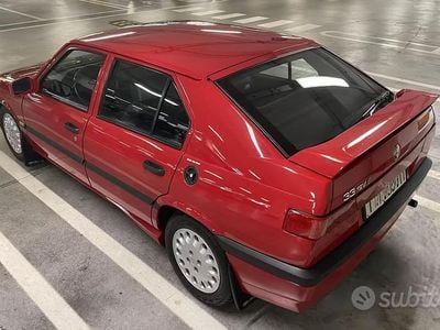 Begagnad Alfa Romeo 33 Quadrifoglio Verde 1992 Röd Sedan