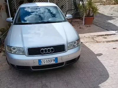 Usata Audi A4 130 CV (95 kW) 2004 Grigio Berlina
