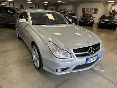 Usata Mercedes CLS320 AMG 224 CV (164 kW) 2007 Argento Coupé
