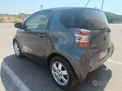Usata Toyota iQ 68 CV (50 kW) 2011 Grigio Utilitaria