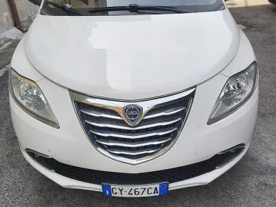Usata Lancia Ypsilon 85 CV (62 kW) 2013 Bianco Utilitaria