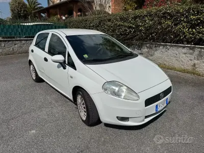 Usata Fiat Grande Punto 75 CV (55 kW) 2011 Bianco Utilitaria
