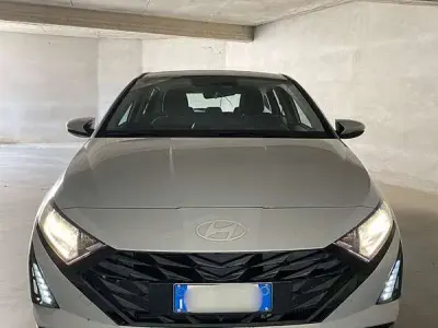 Usata Hyundai i20 101 CV (74 kW) 2024 Grigio Utilitaria