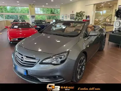 Usata Opel Cascada Cosmo 170 CV (125 kW) 2017 Beige Cabrio